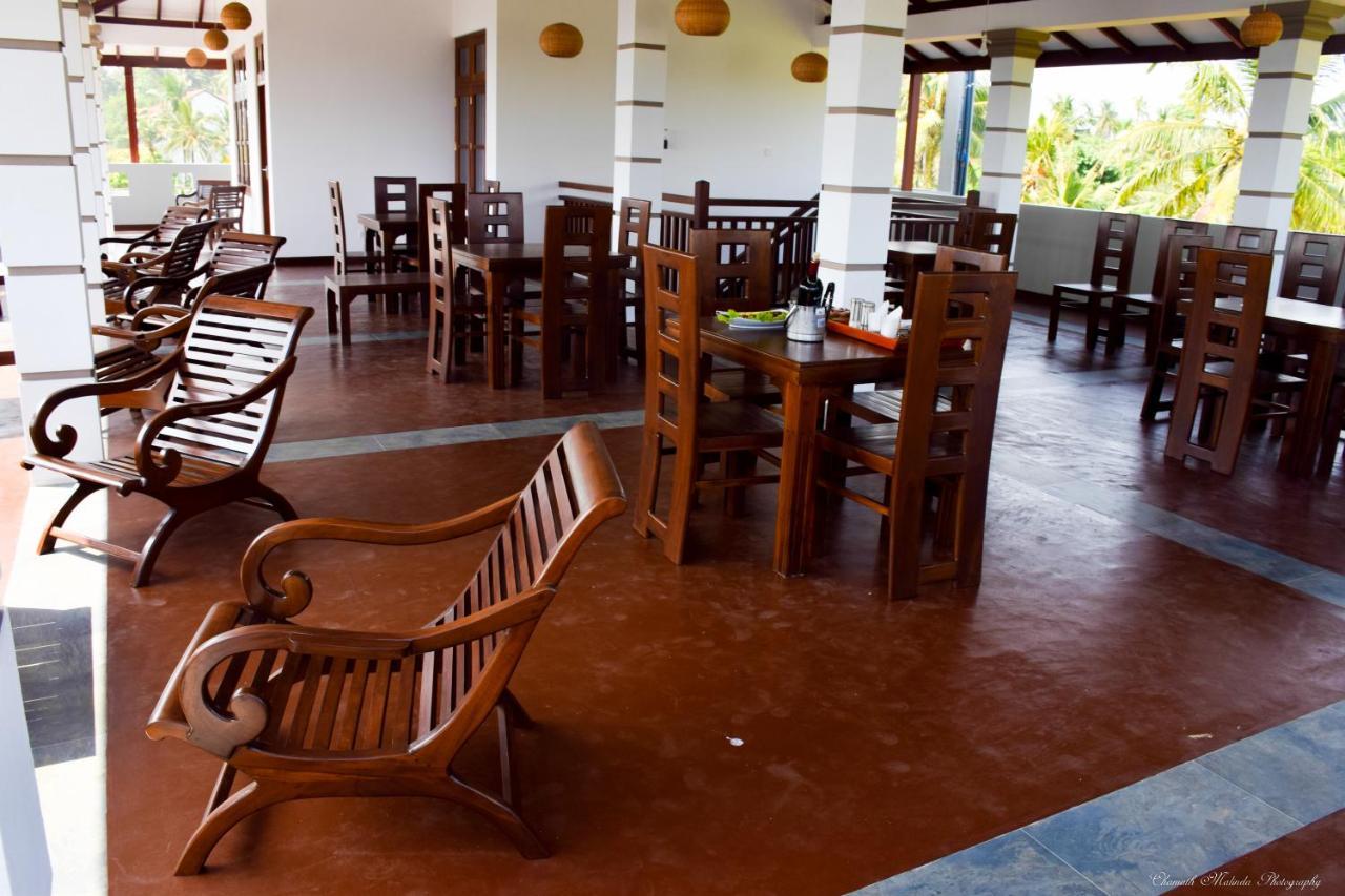 Tenasi Beach Resort Ahangama Ngoại thất bức ảnh