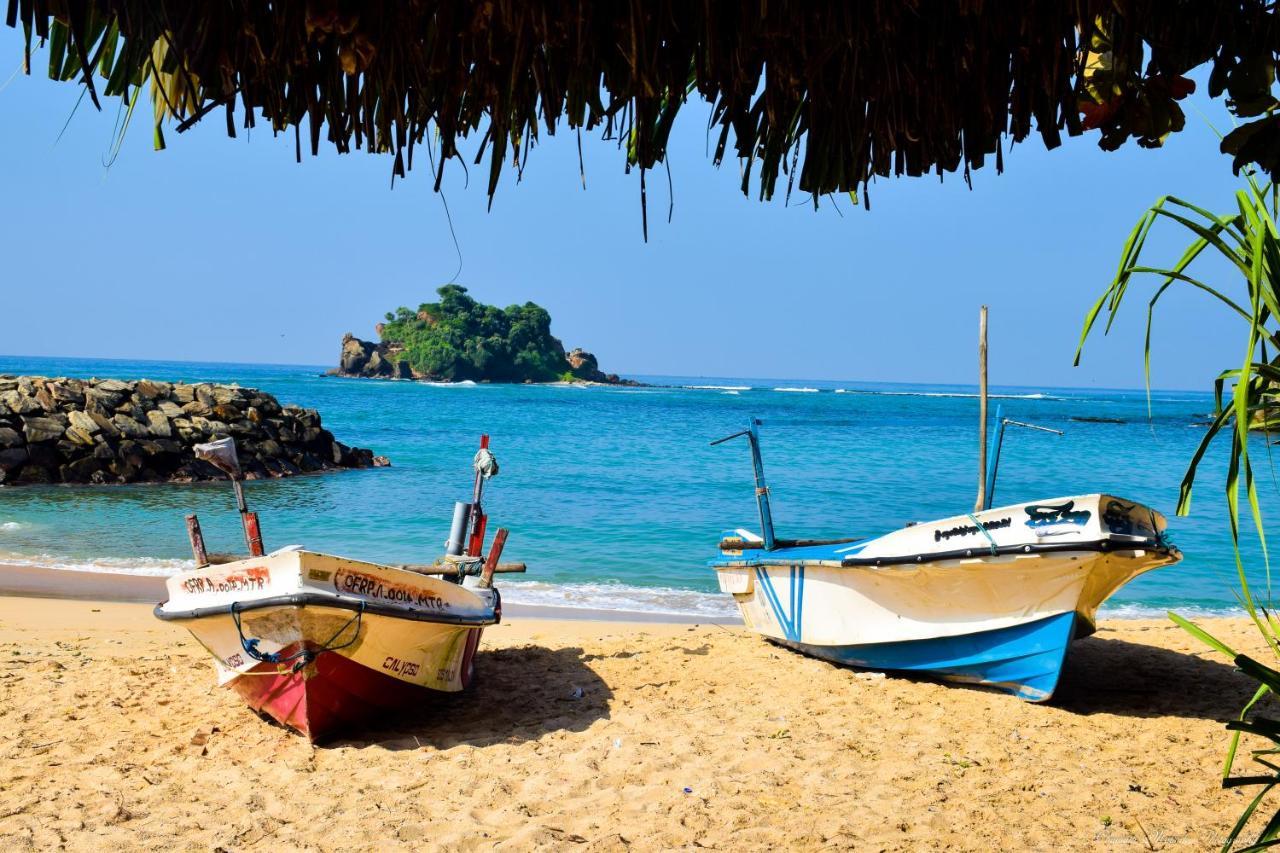 Tenasi Beach Resort Ahangama Ngoại thất bức ảnh