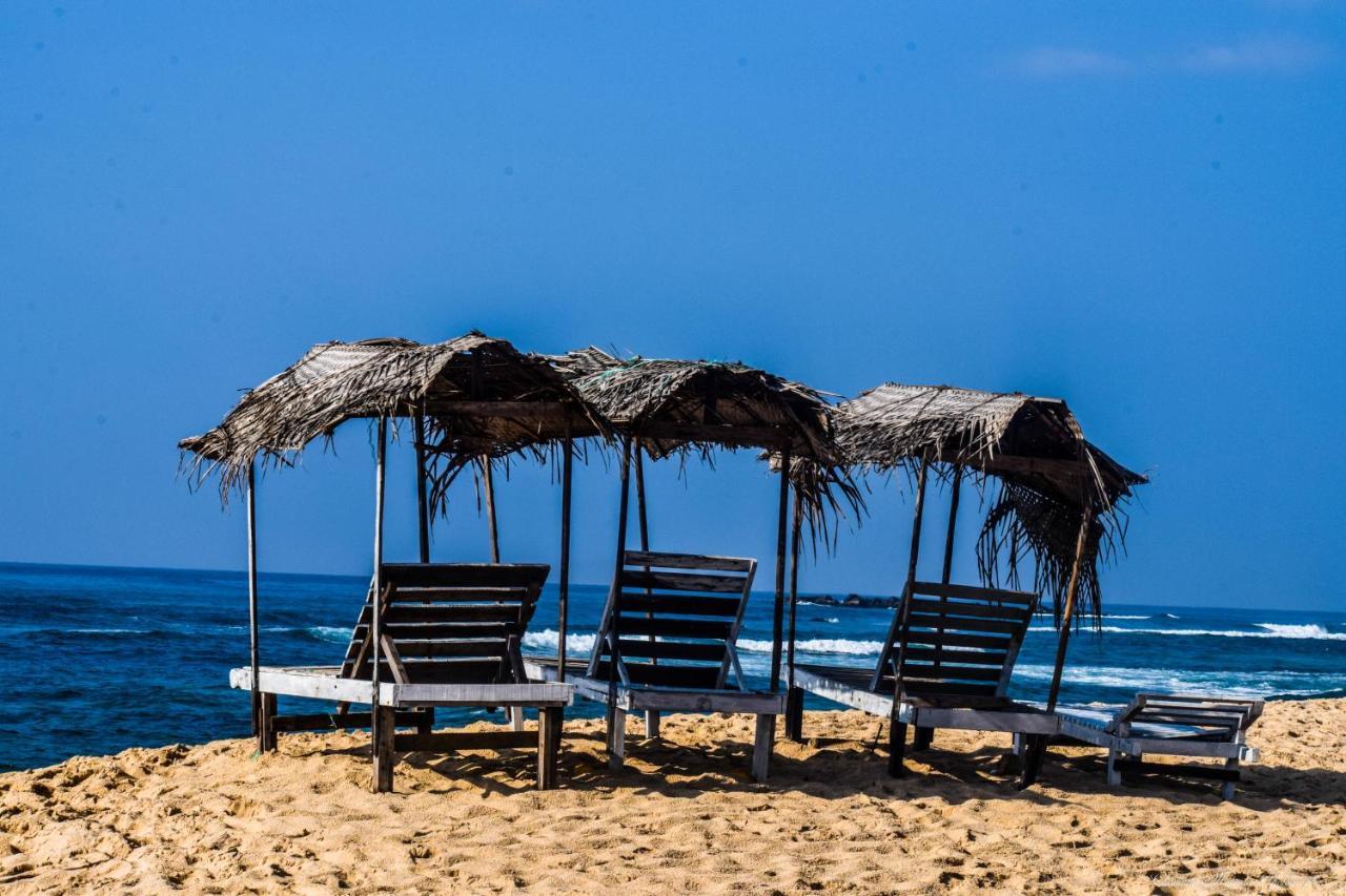 Tenasi Beach Resort Ahangama Ngoại thất bức ảnh