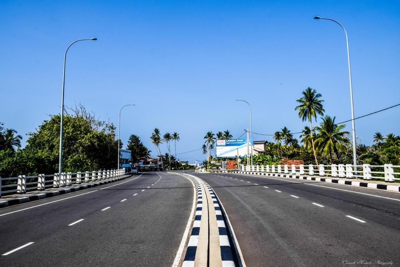 Tenasi Beach Resort Ahangama Ngoại thất bức ảnh