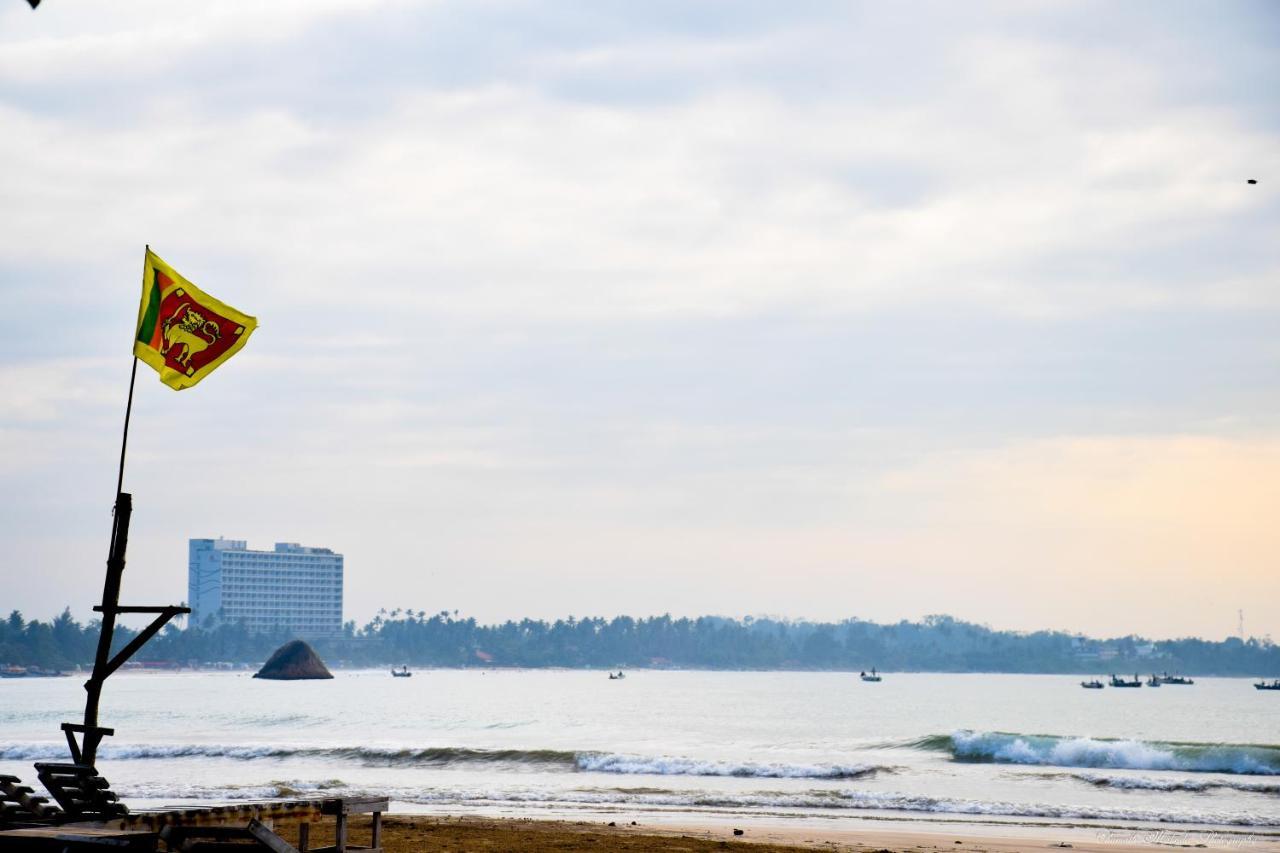 Tenasi Beach Resort Ahangama Ngoại thất bức ảnh
