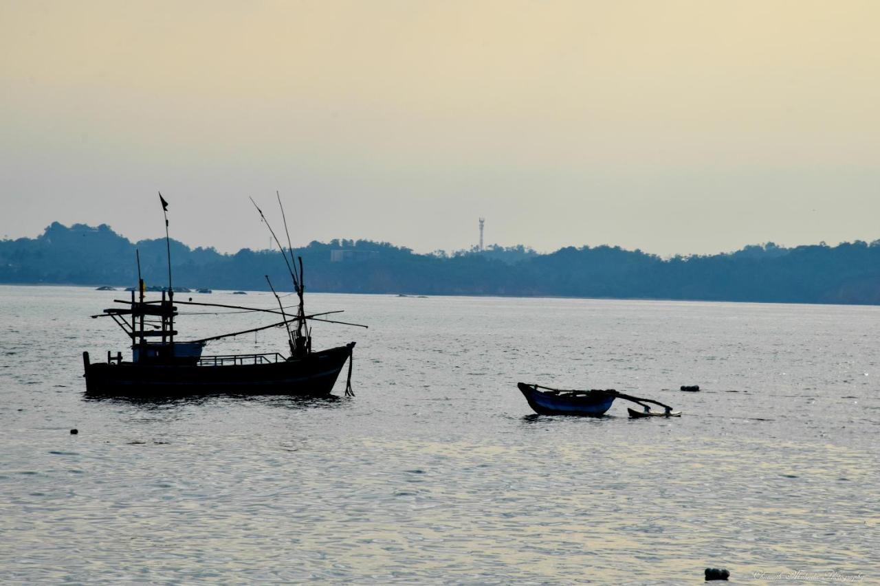 Tenasi Beach Resort Ahangama Ngoại thất bức ảnh